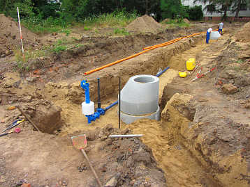 Kanalverlegung für Schmutz- und Regenwasserentsorgung